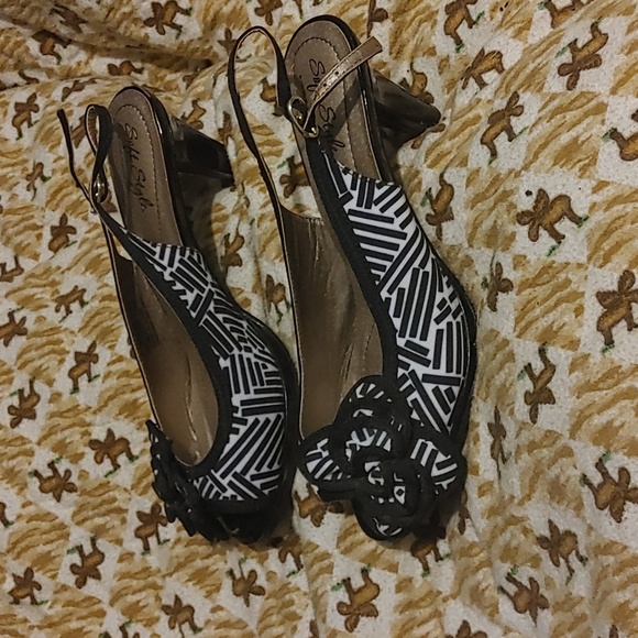 Soft Style Dress Shoe Size 7.5 - Picture 1 of 6